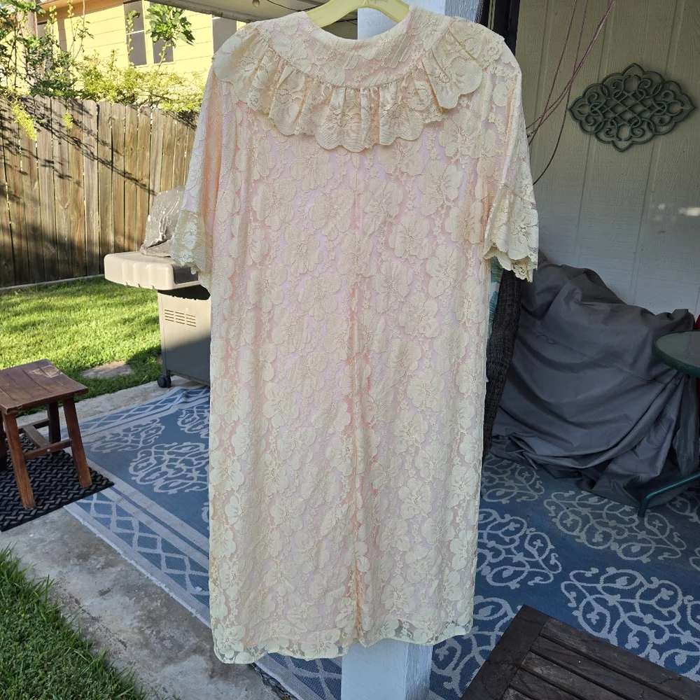 Vintage 50s-60s Lace Overlay Dressing Gown Robe M Housecoat Pink Peach - Picture 8 of 9